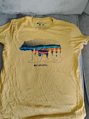 Columbia Men’s Yellow Bear Graphic Short-Sleeve Tee